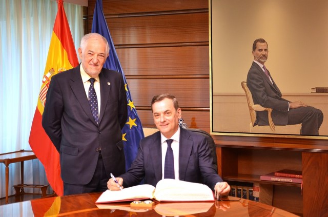 El Presidente del TC recibe la visita institucional de una delegación del Tribunal Supremo de Albania